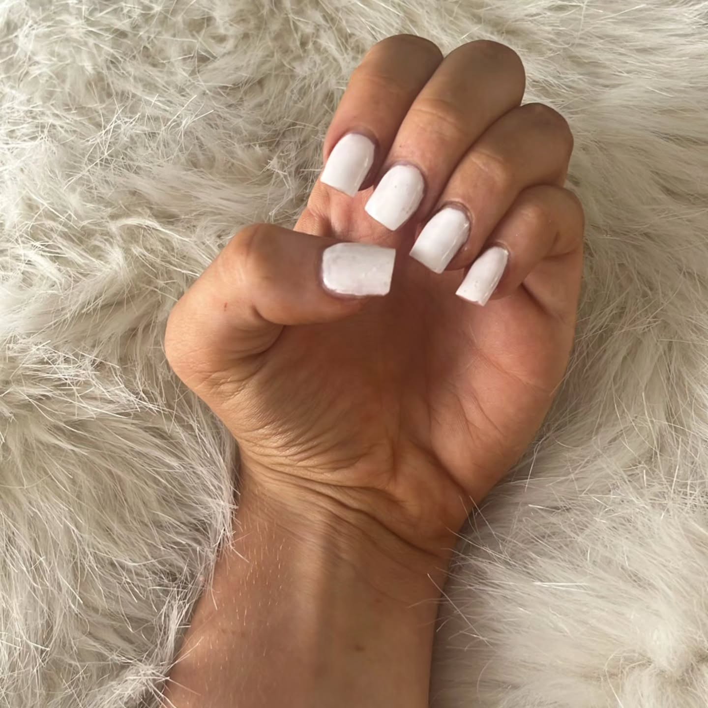 White gel manicure by Sophellie Beauty